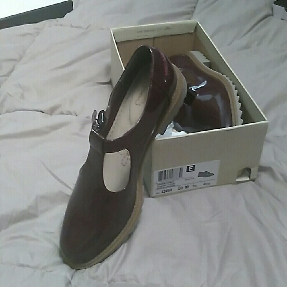 Patent leather Burgundy Mary Jane's shoes